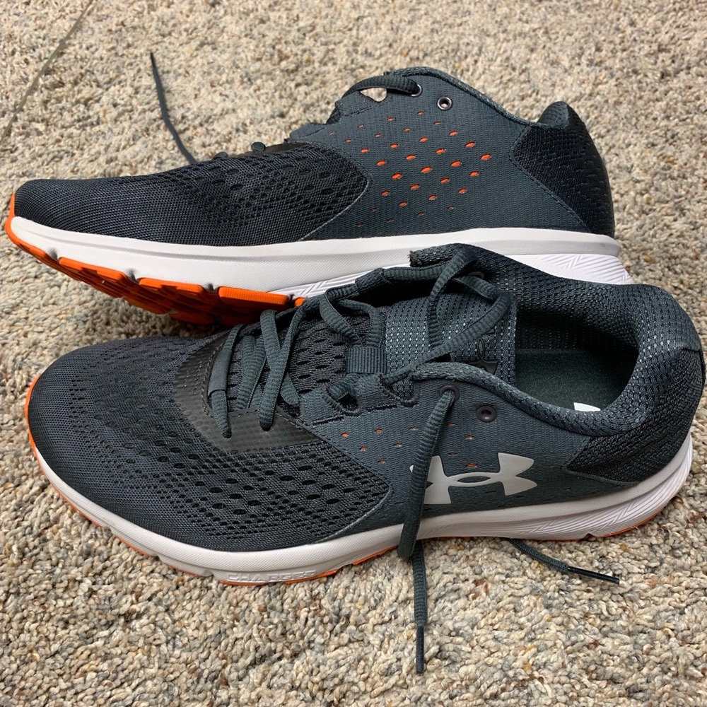 Brand new mens Under Armour charged rebel - Size 9